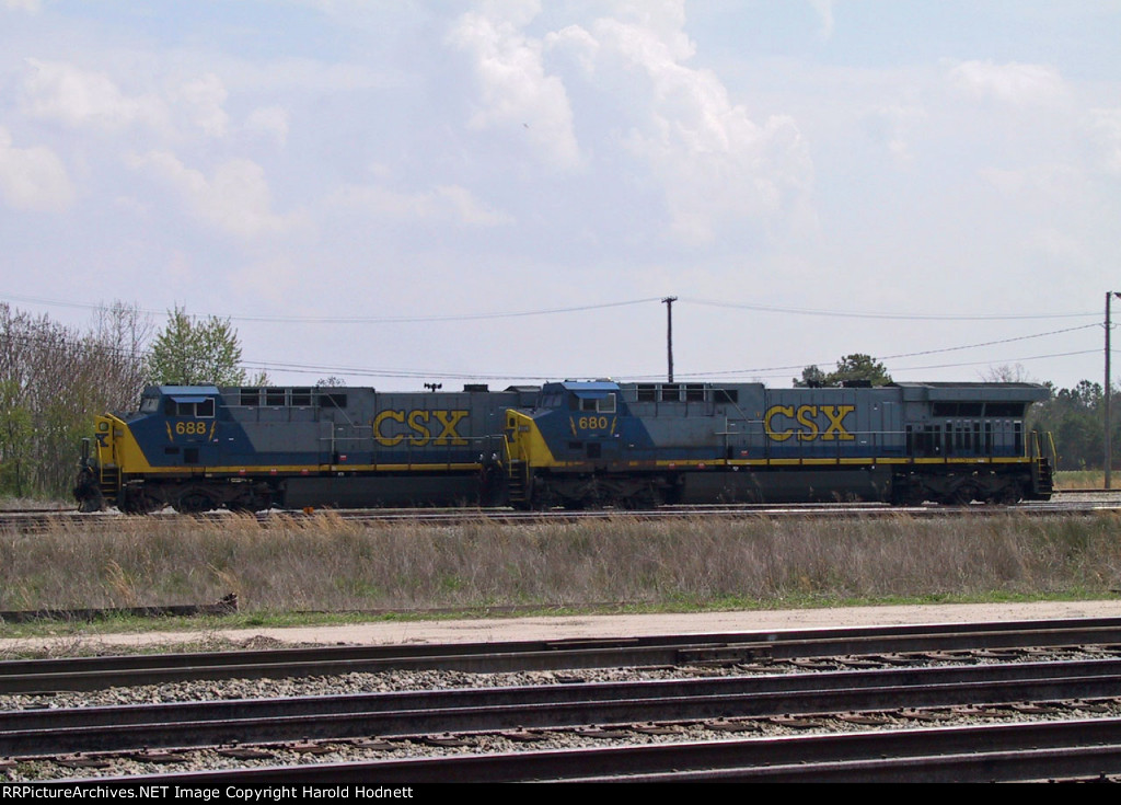 CSX 680 & 688